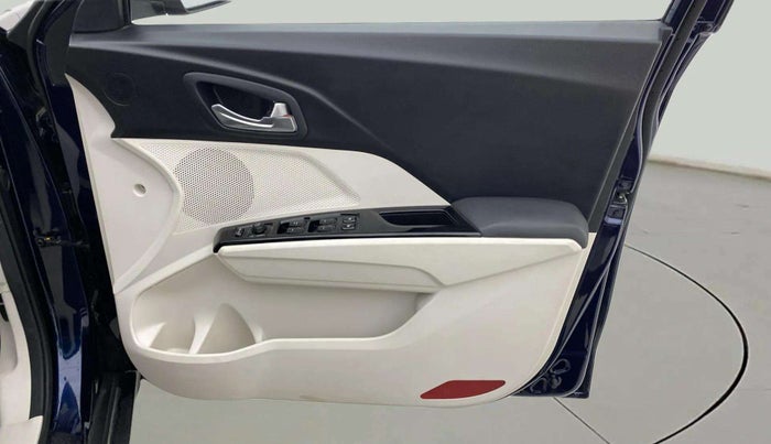 2024 Mahindra XUV 3XO AX5L 1.2 TGDi AT, Petrol, Automatic, 5,468 km, Driver Side Door Panels Control