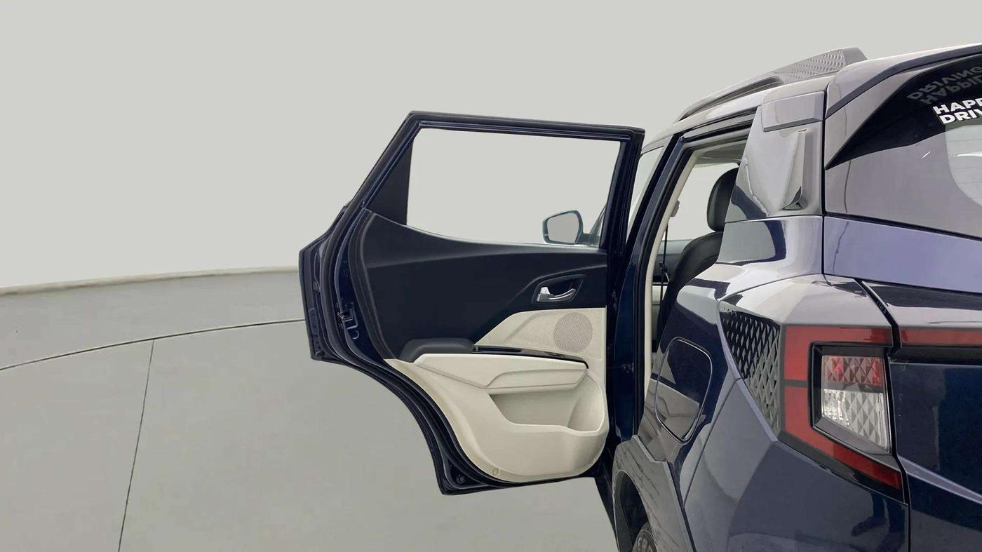 2024 Mahindra XUV 3XO AX5 1.2 L TCMPFI AT, Petrol, Automatic, 6,154 km, LHS Rear Door