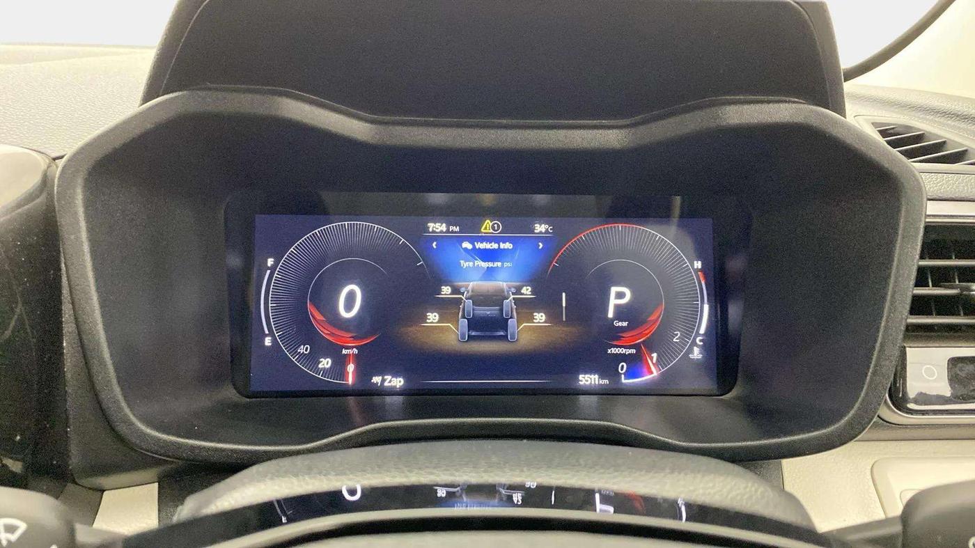 2024 Mahindra XUV 3XO AX5 1.2 L TCMPFI AT, Petrol, Automatic, 6,154 km, Odometer Image
