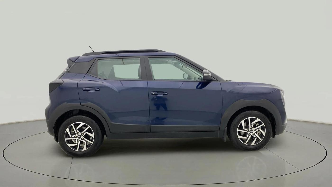 2024 Mahindra XUV 3XO AX5 1.2 L TCMPFI AT, Petrol, Automatic, 6,154 km, Right Side View