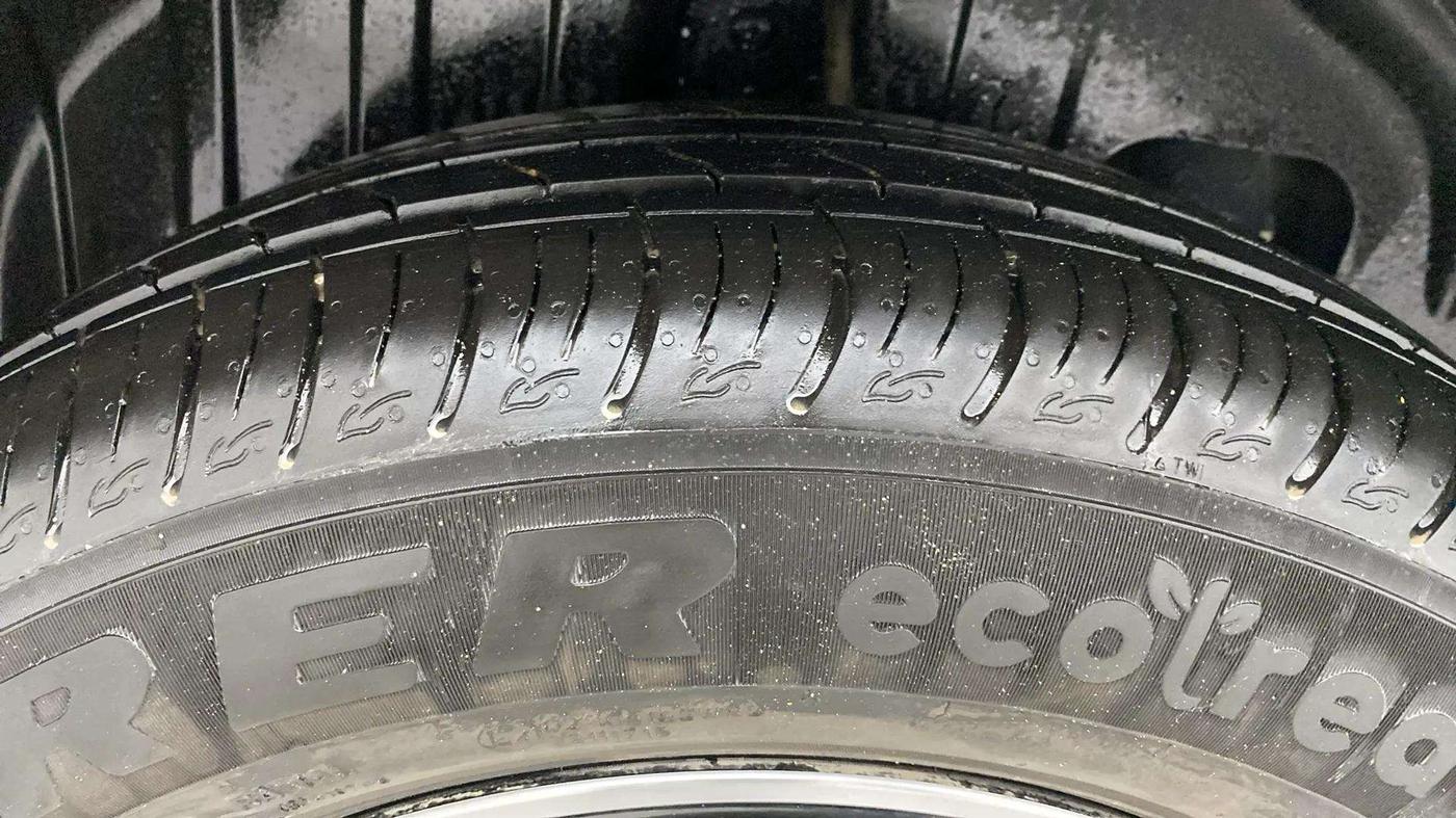 2024 Mahindra XUV 3XO AX5 1.2 L TCMPFI AT, Petrol, Automatic, 6,154 km, Right Rear Tyre Tread