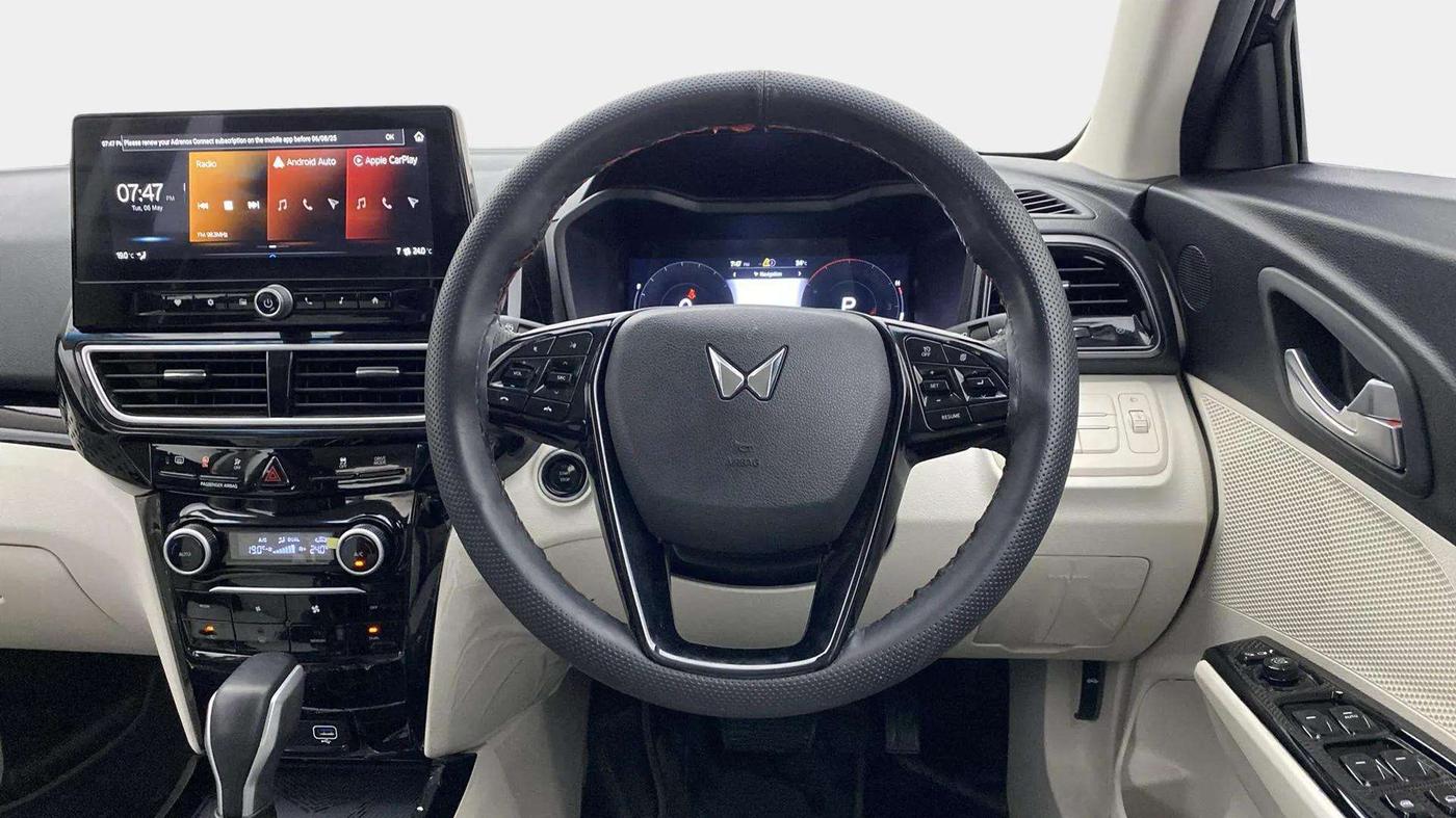 2024 Mahindra XUV 3XO AX5 1.2 L TCMPFI AT, Petrol, Automatic, 6,154 km, Steering Wheel Close Up
