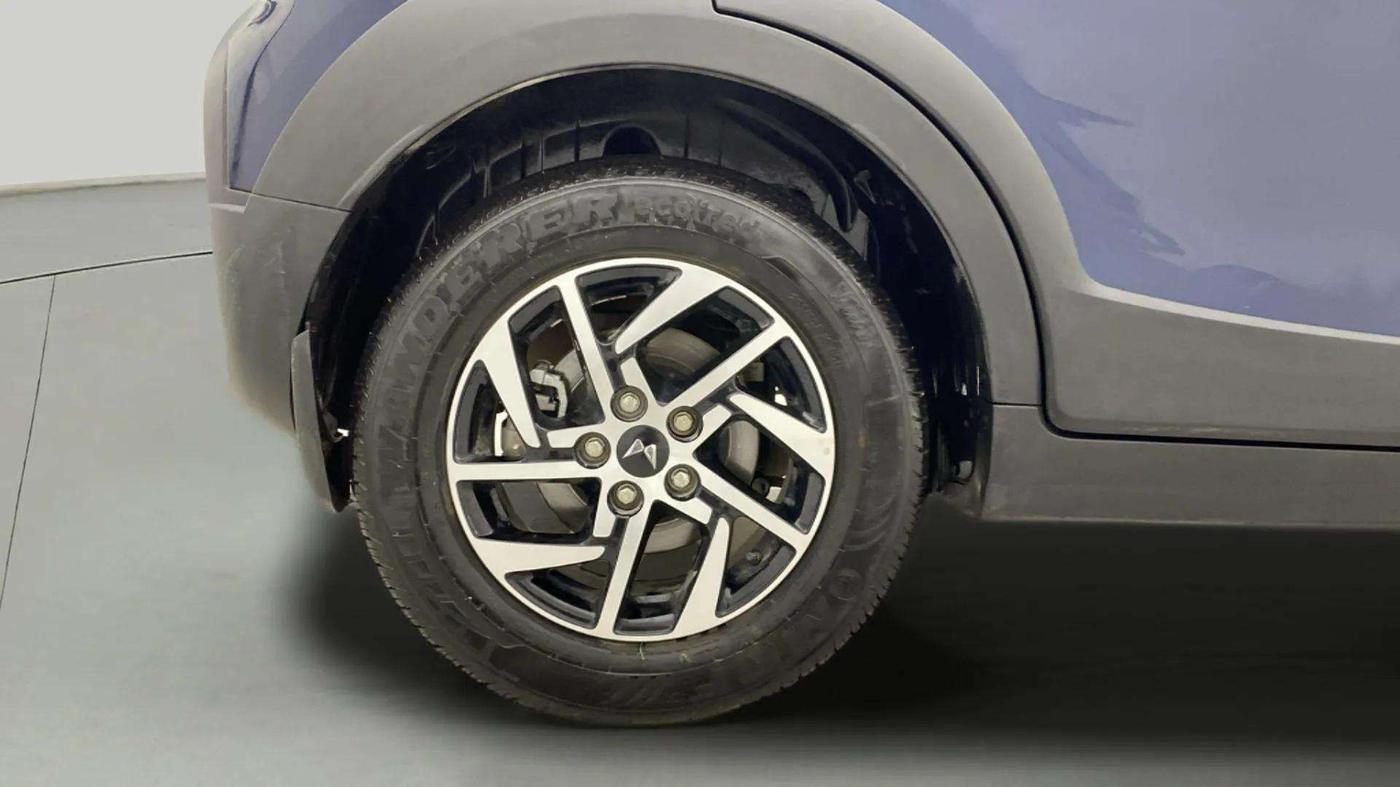 2024 Mahindra XUV 3XO AX5 1.2 L TCMPFI AT, Petrol, Automatic, 6,154 km, Left Rear Wheel