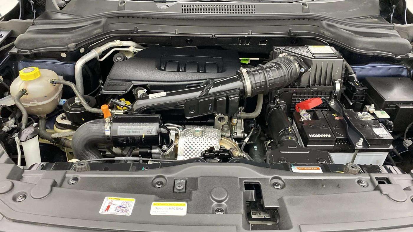2024 Mahindra XUV 3XO AX5 1.2 L TCMPFI AT, Petrol, Automatic, 6,154 km, Engine View
