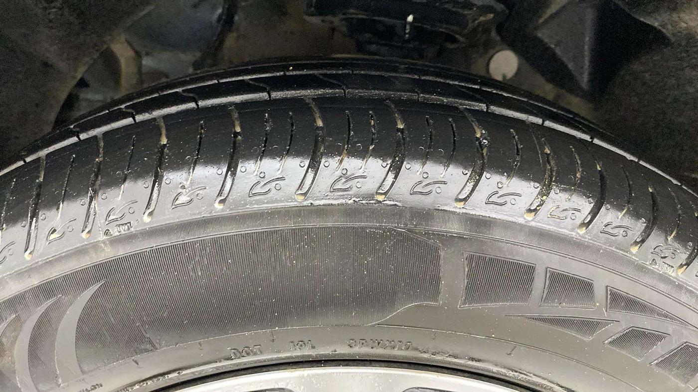 2024 Mahindra XUV 3XO AX5 1.2 L TCMPFI AT, Petrol, Automatic, 6,154 km, Left Rear Tyre Tread