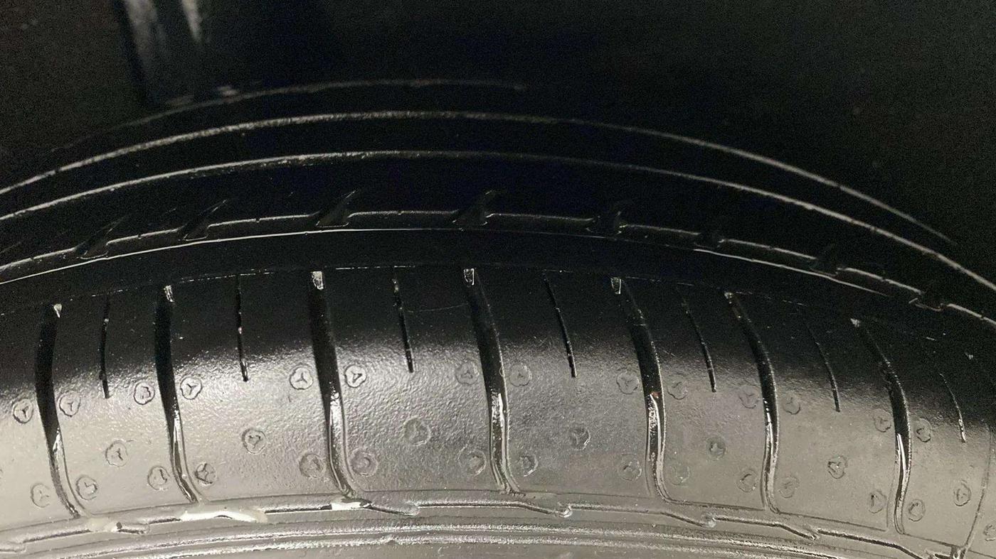 2016 Maruti Baleno DELTA DIESEL 1.3, Diesel, Manual, 86,230 km, Right Rear Tyre Tread