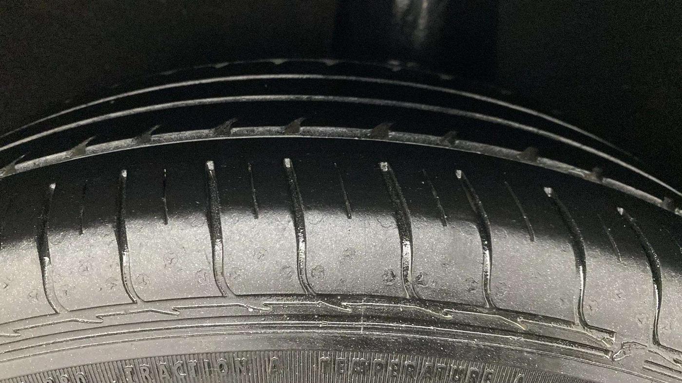 2016 Maruti Baleno DELTA DIESEL 1.3, Diesel, Manual, 86,230 km, Left Rear Tyre Tread