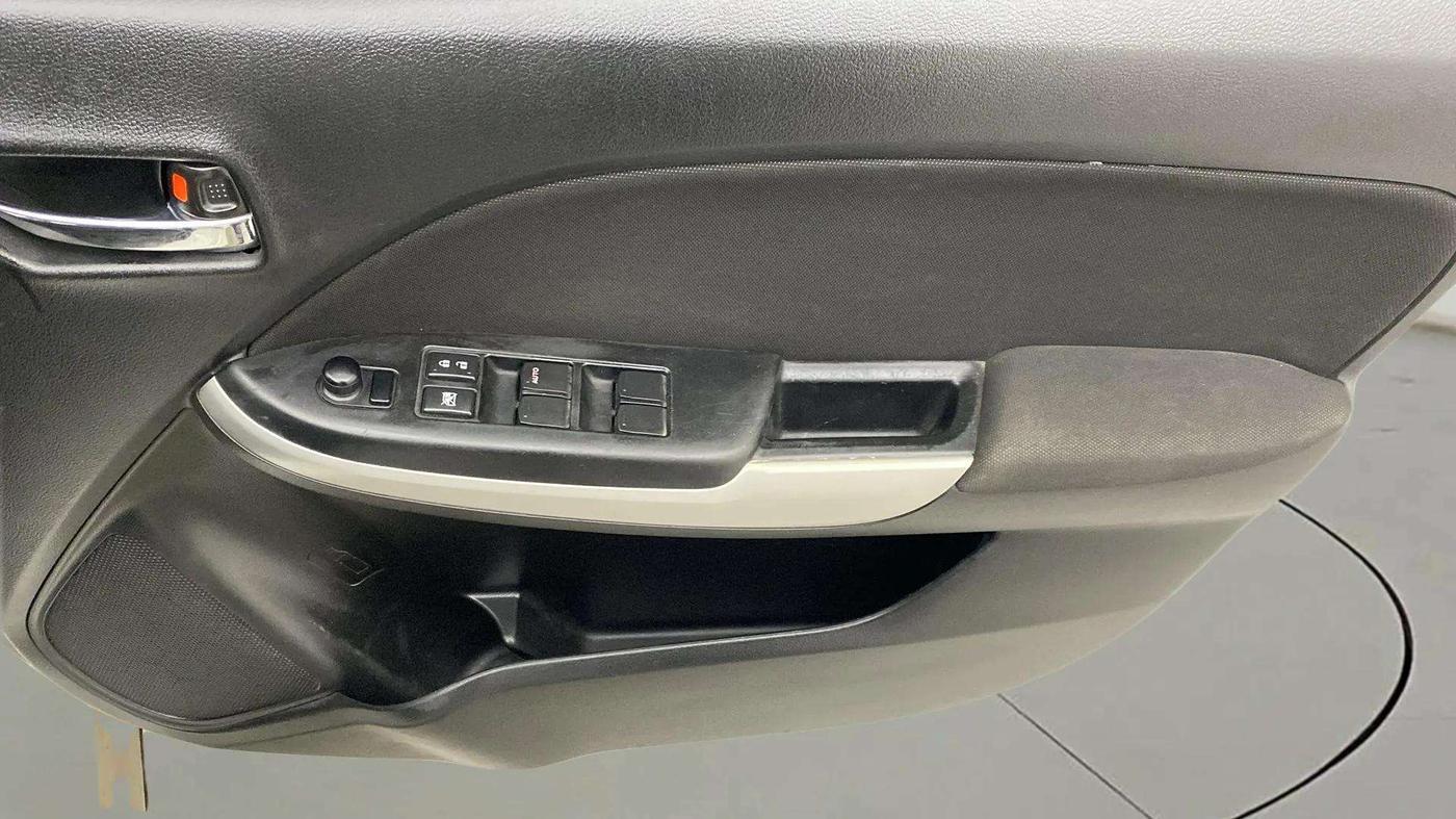 2016 Maruti Baleno DELTA DIESEL 1.3, Diesel, Manual, 86,230 km, Driver Side Door Panels Control