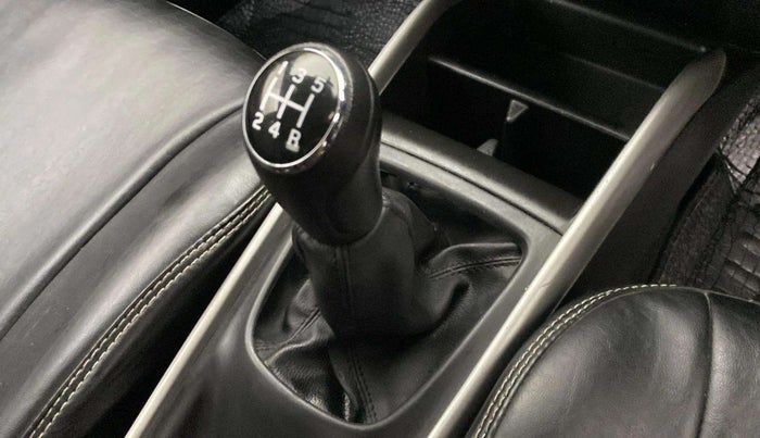 2016 Maruti Baleno DELTA DIESEL 1.3, Diesel, Manual, 86,183 km, Gear lever - Boot cover slightly torn