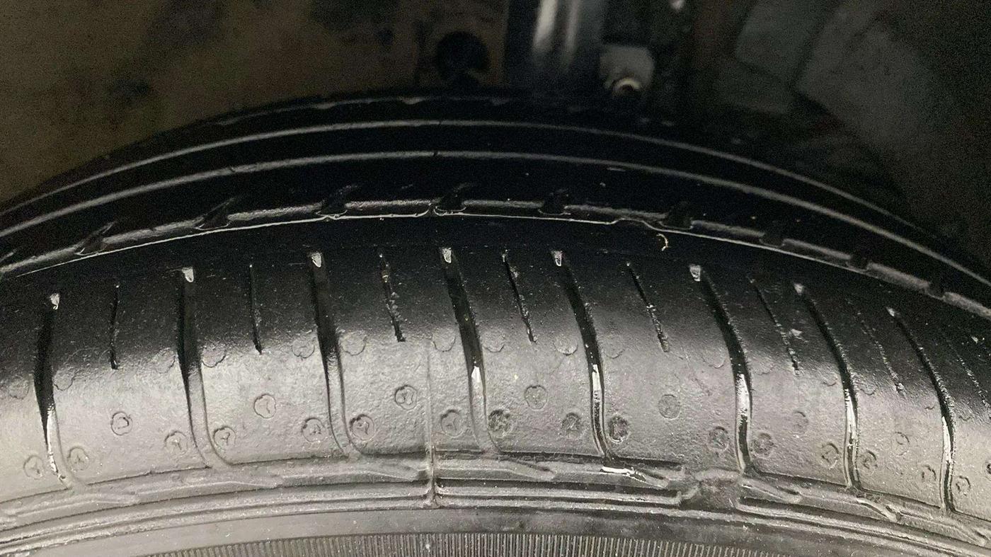 2016 Maruti Baleno DELTA DIESEL 1.3, Diesel, Manual, 86,230 km, Right Front Tyre Tread