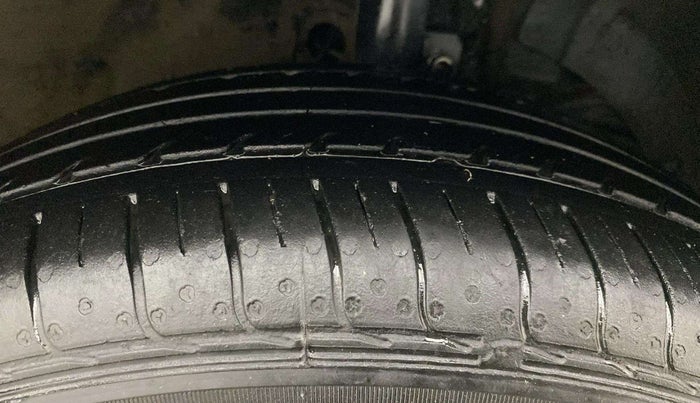 2016 Maruti Baleno DELTA DIESEL 1.3, Diesel, Manual, 86,183 km, Right Front Tyre Tread