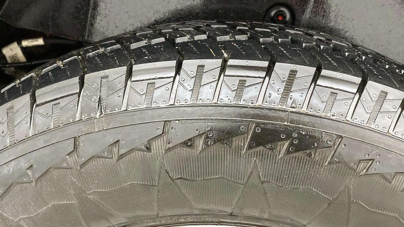 2023 Mahindra Thar LX D 4WD AT CONVERTIBLE, Diesel, Automatic, 14,813 km, Right Rear Tyre Tread