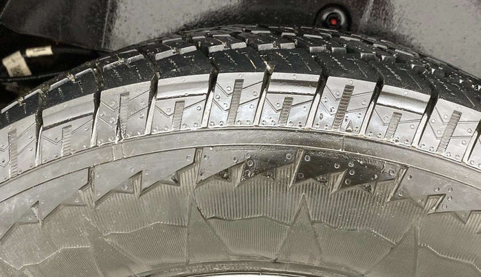 2023 Mahindra Thar LX D 4WD AT CONVERTIBLE, Diesel, Automatic, 14,687 km, Right Rear Tyre Tread