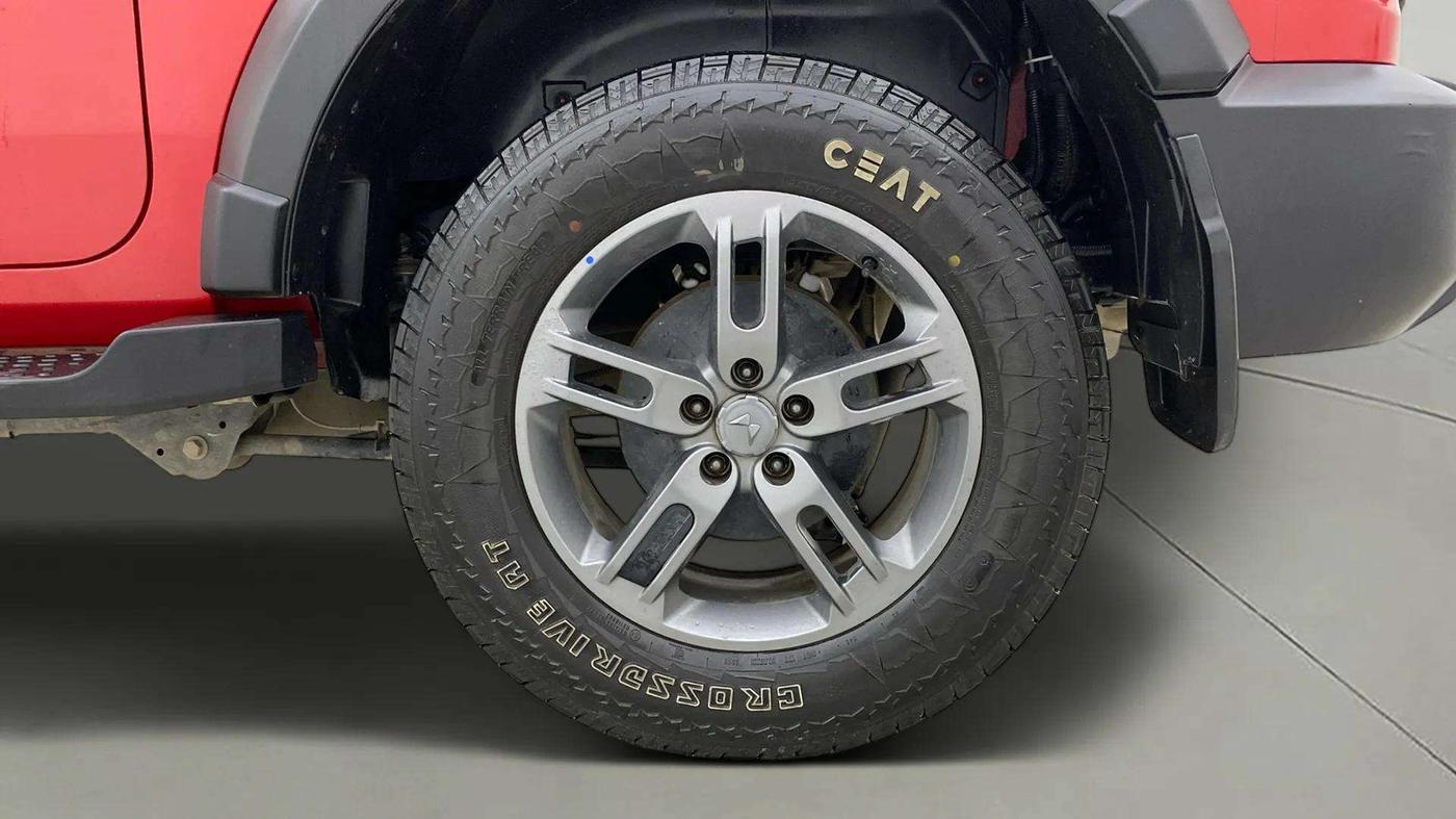 2023 Mahindra Thar LX D 4WD AT CONVERTIBLE, Diesel, Automatic, 14,813 km, Left Rear Wheel