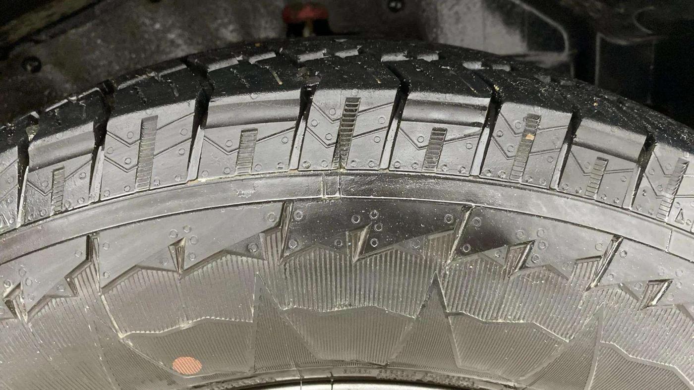 2023 Mahindra Thar LX D 4WD AT CONVERTIBLE, Diesel, Automatic, 14,813 km, Right Front Tyre Tread