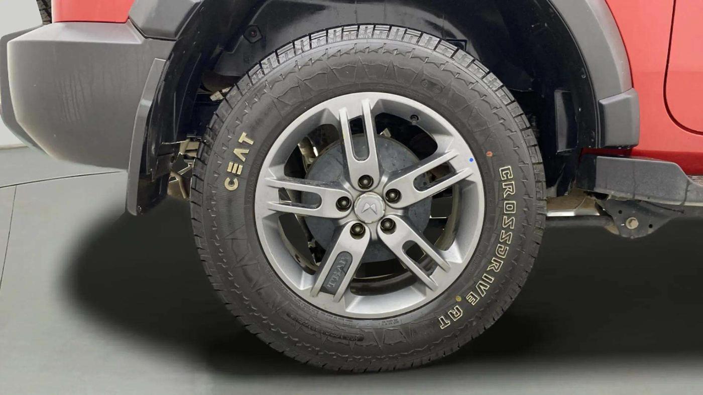 2023 Mahindra Thar LX D 4WD AT CONVERTIBLE, Diesel, Automatic, 14,813 km, Right Rear Wheel