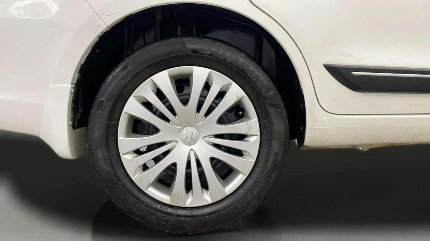 2015 Maruti Ertiga VXI, Petrol, Manual, 33,036 km, Right Rear Wheel