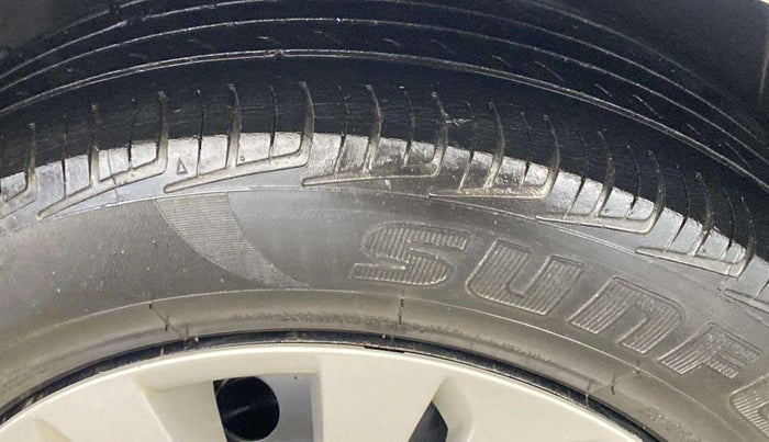 2015 Maruti Ertiga VXI, Petrol, Manual, 32,954 km, Left Front Tyre Tread