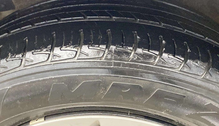2015 Maruti Ertiga VXI, Petrol, Manual, 32,954 km, Left Rear Tyre Tread