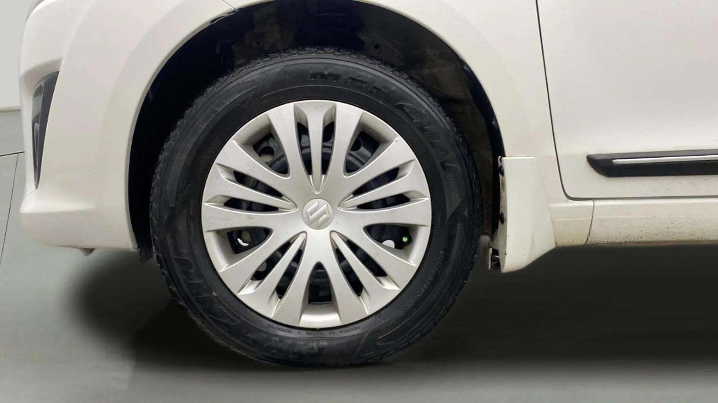 2015 Maruti Ertiga VXI, Petrol, Manual, 33,036 km, Left Front Wheel