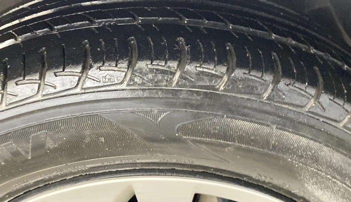 2015 Maruti Ertiga VXI, Petrol, Manual, 32,954 km, Right Front Tyre Tread