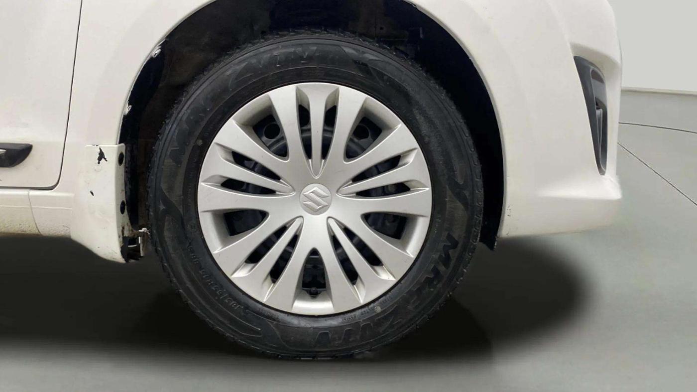 2015 Maruti Ertiga VXI, Petrol, Manual, 33,036 km, Right Front Wheel