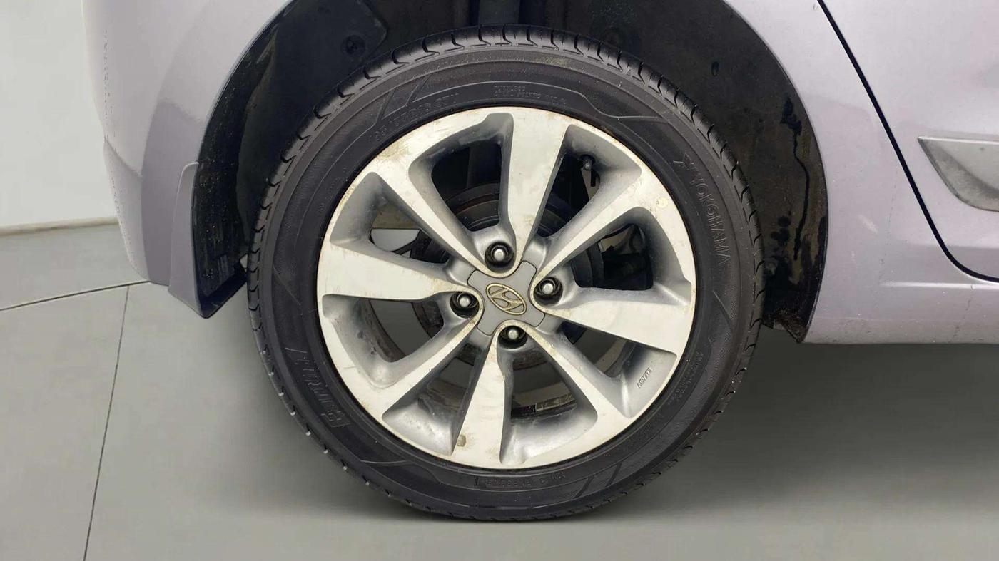 2016 Hyundai Elite i20 ASTA 1.2 (O), Petrol, Manual, 26,597 km, Right Rear Wheel