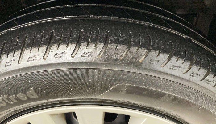 2021 Maruti Baleno DELTA PETROL 1.2, Petrol, Manual, 62,280 km, Right Front Tyre Tread
