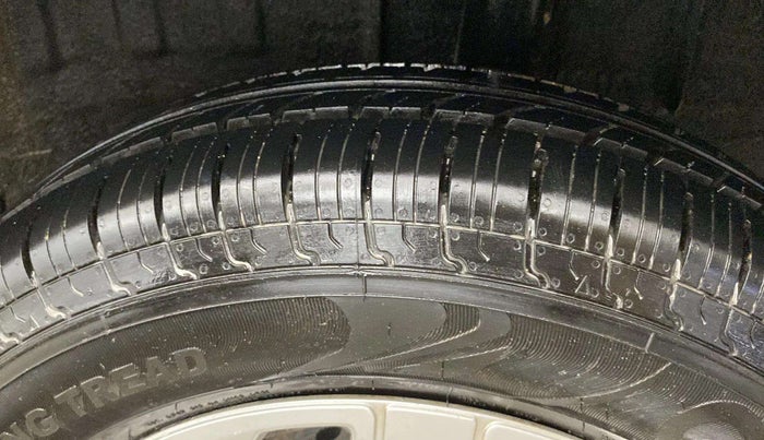 2019 Renault TRIBER RXZ, Petrol, Manual, 38,940 km, Right Rear Tyre Tread