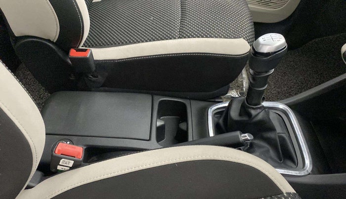 2019 Renault TRIBER RXZ, Petrol, Manual, 38,940 km, Gear Lever