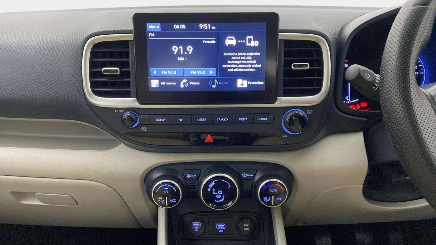 2020 Hyundai VENUE SX 1.0 TURBO DUAL TONE, Petrol, Manual, 65,657 km, Air Conditioner