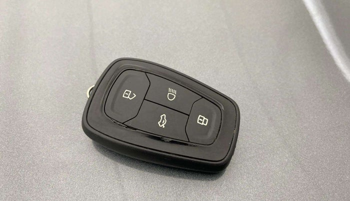 2024 Tata PUNCH ACCOMPLISHED MT CNG, CNG, Manual, 31,038 km, Key Close Up