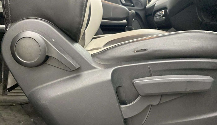2024 Tata PUNCH ACCOMPLISHED MT CNG, CNG, Manual, 31,038 km, Driver Side Adjustment Panel