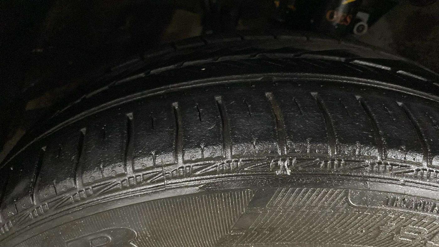 2016 Volkswagen Vento 1.2 TSI HIGHLINE PLUS AT, Petrol, Automatic, 46,398 km, Right Front Tyre Tread