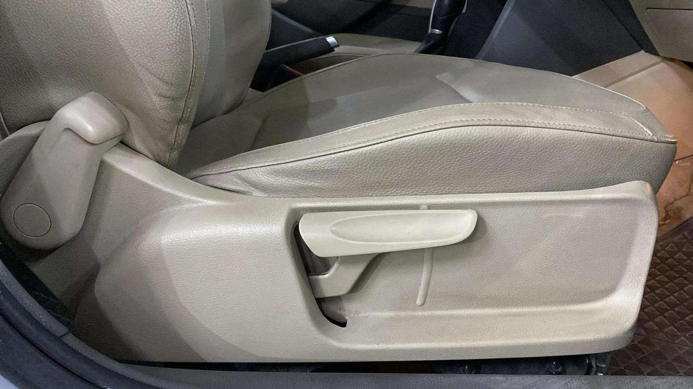 2016 Volkswagen Vento 1.2 TSI HIGHLINE PLUS AT, Petrol, Automatic, 46,398 km, Driver Side Adjustment Panel