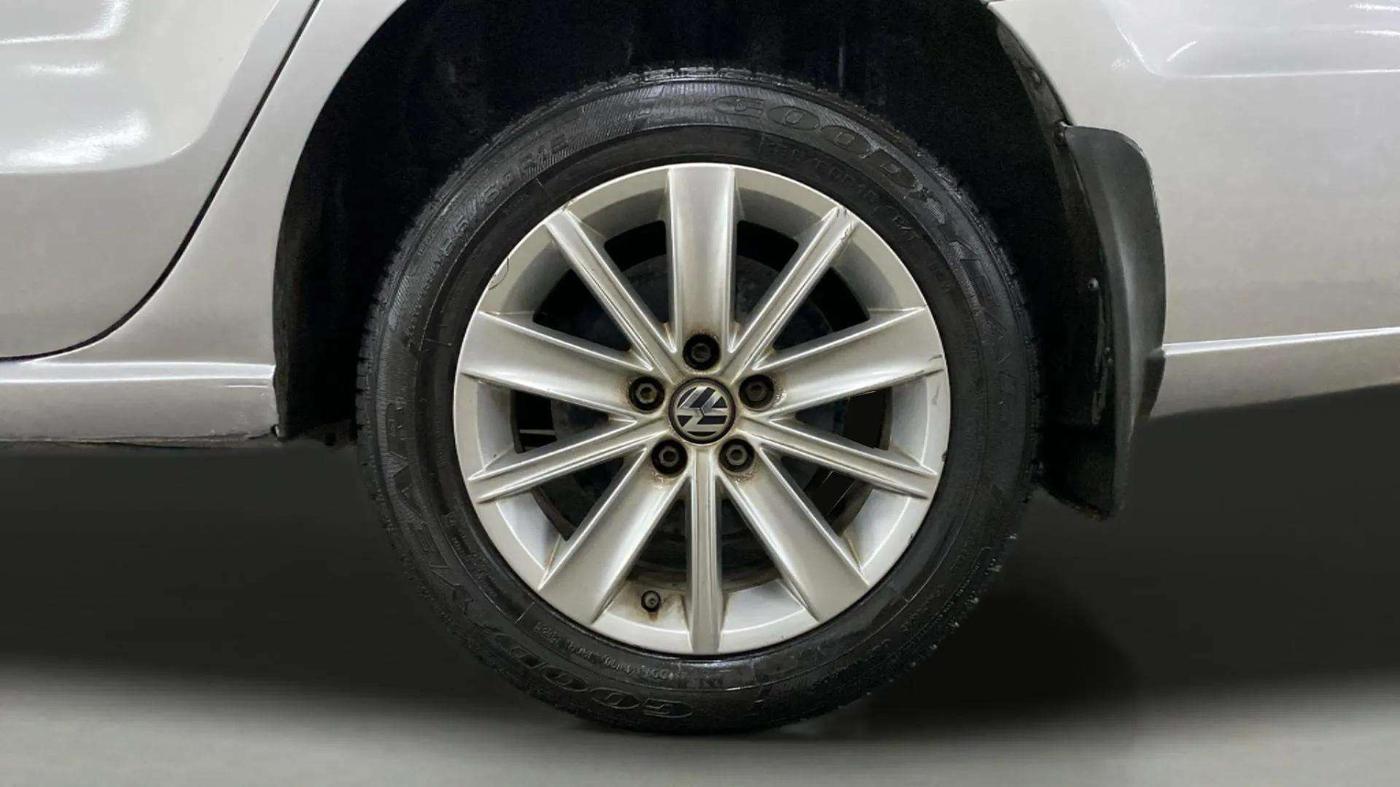 2016 Volkswagen Vento 1.2 TSI HIGHLINE PLUS AT, Petrol, Automatic, 46,398 km, Left Rear Wheel