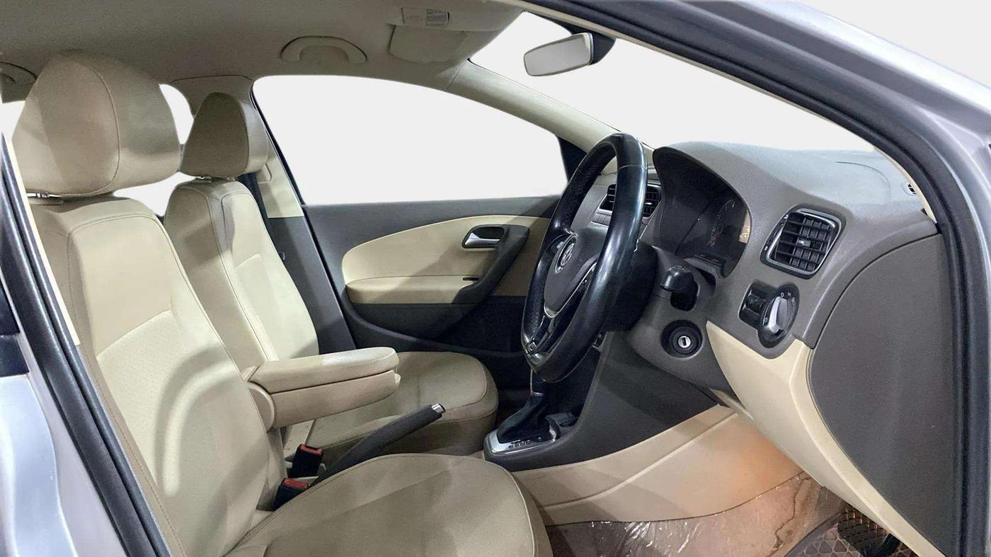 2016 Volkswagen Vento 1.2 TSI HIGHLINE PLUS AT, Petrol, Automatic, 46,398 km, Right Side Front Door Cabin