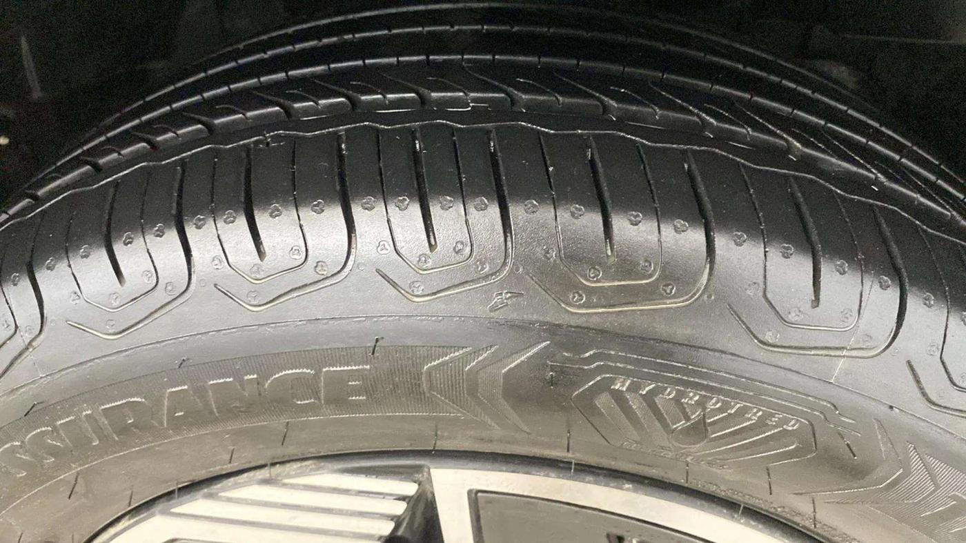 2024 Tata NEXON CREATIVE PLUS 1.2 REVOTRON 6 AMT, Petrol, Automatic, 4,623 km, Right Front Tyre Tread