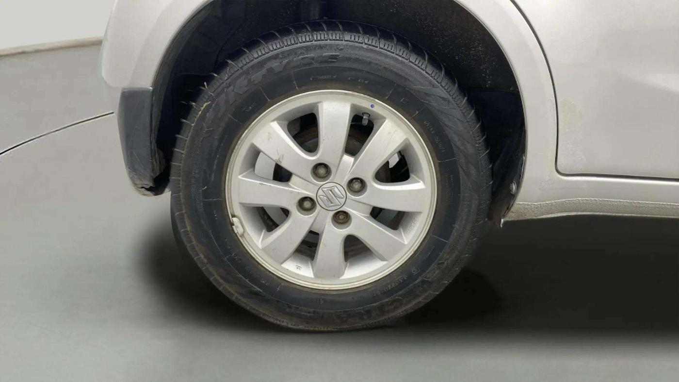 2014 Maruti Ritz ZXI, Petrol, Manual, 33,889 km, Right Rear Wheel