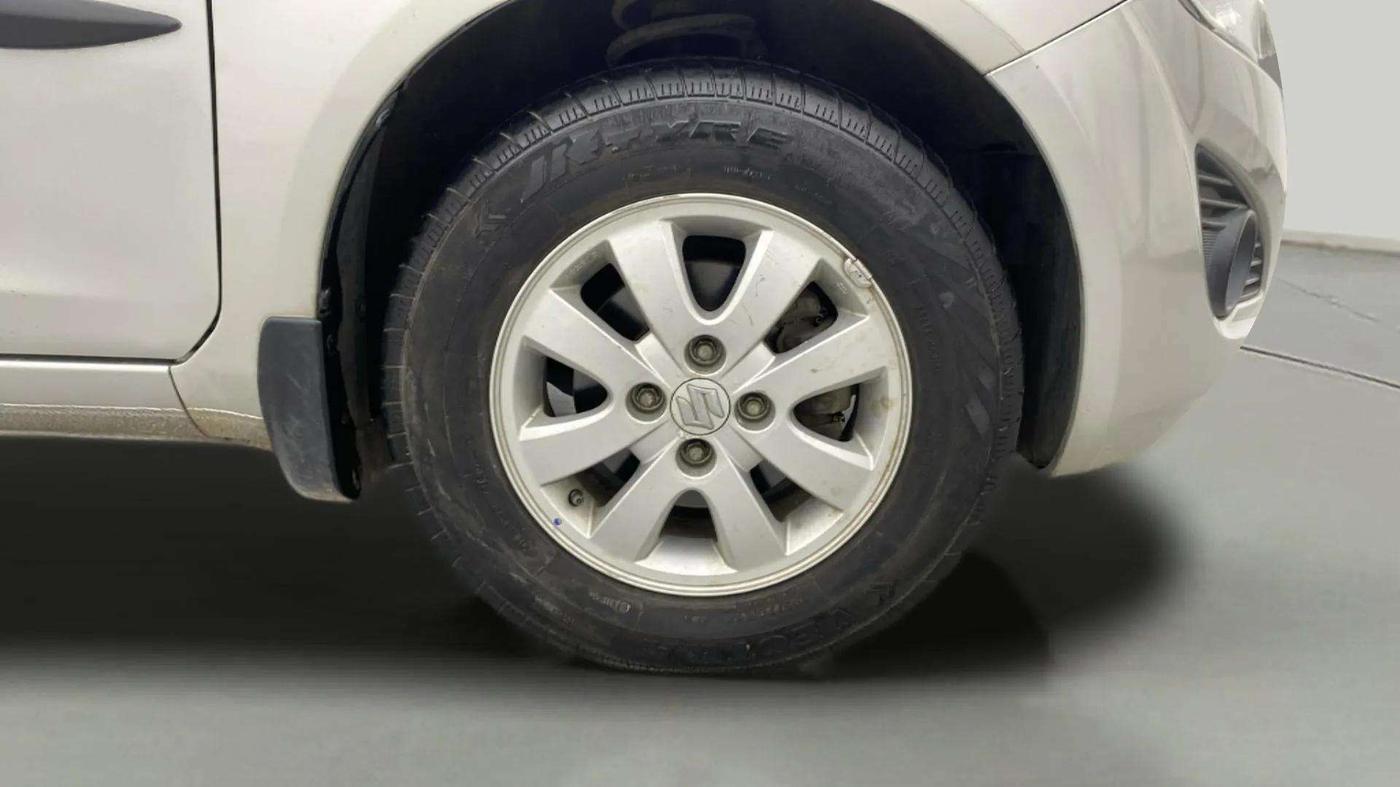 2014 Maruti Ritz ZXI, Petrol, Manual, 33,889 km, Right Front Wheel