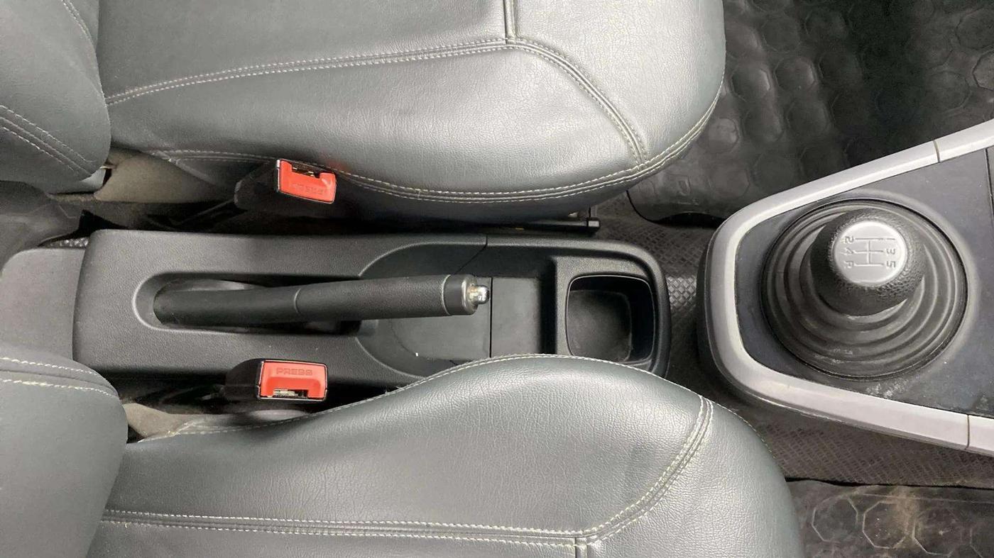2014 Maruti Ritz ZXI, Petrol, Manual, 33,889 km, Gear Lever