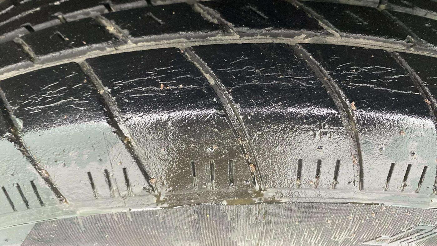 2014 Maruti Ritz ZXI, Petrol, Manual, 33,889 km, Left Front Tyre Tread