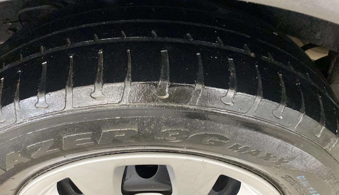 2016 Hyundai Elite i20 MAGNA 1.2, Petrol, Manual, 54,457 km, Left Front Tyre Tread