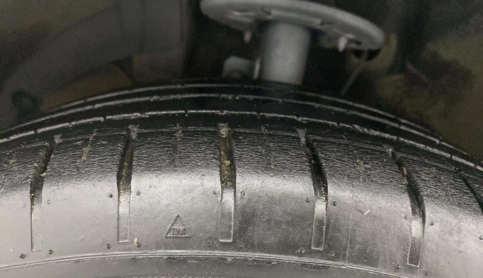 2015 Maruti Baleno ALPHA DIESEL 1.3, Diesel, Manual, 81,400 km, Left Front Tyre Tread