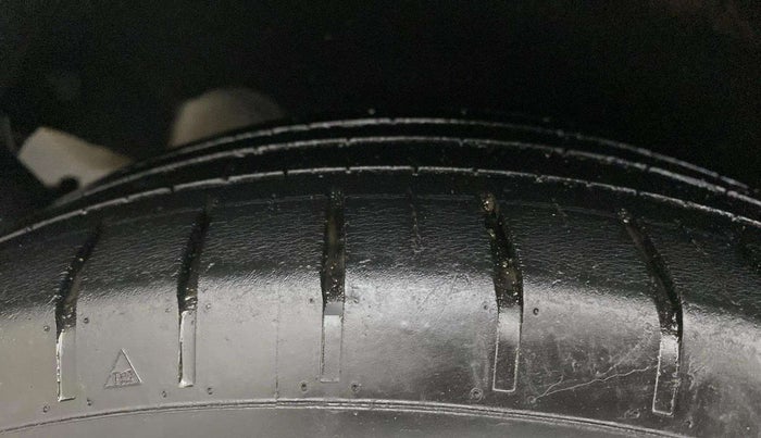 2015 Maruti Baleno ALPHA DIESEL 1.3, Diesel, Manual, 81,400 km, Left Rear Tyre Tread