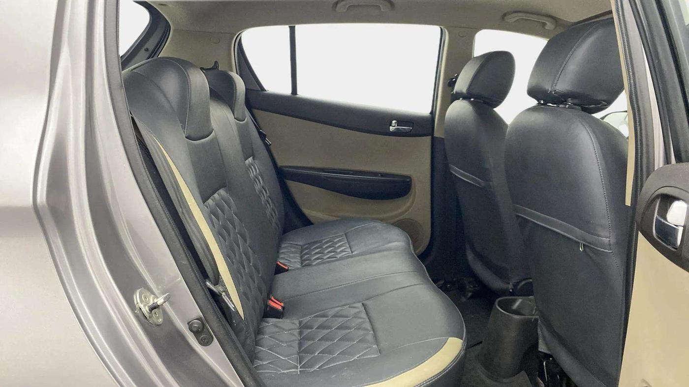 2013 Hyundai i20 MAGNA (O) 1.2, Petrol, Manual, 59,152 km, Right Side Rear Door Cabin