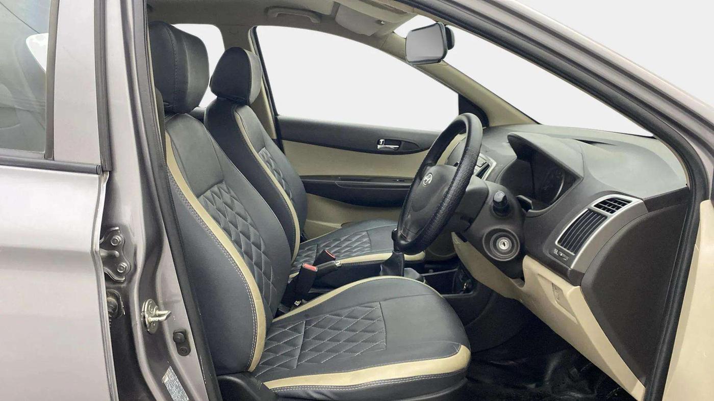 2013 Hyundai i20 MAGNA (O) 1.2, Petrol, Manual, 59,152 km, Right Side Front Door Cabin