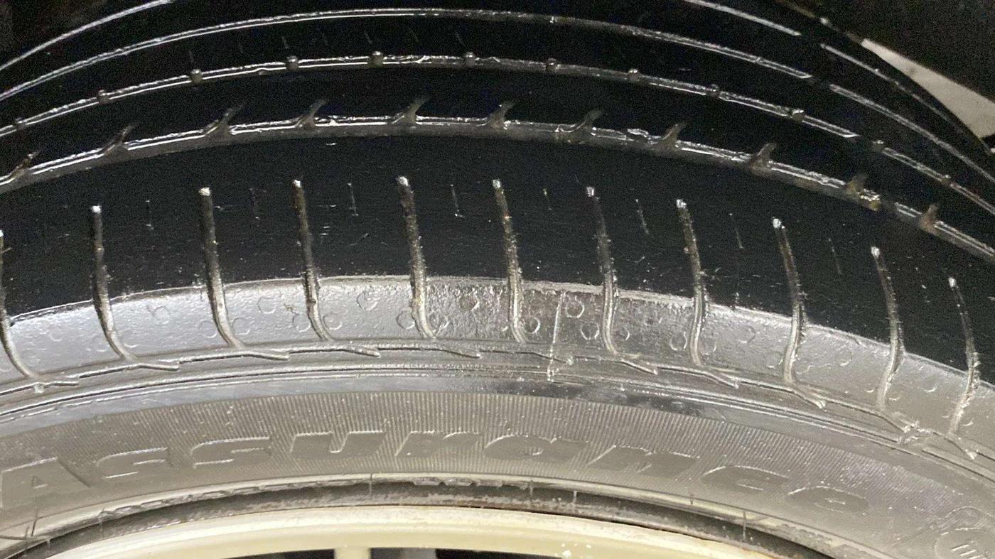 2019 Tata NEXON XM PETROL, Petrol, Manual, 43,911 km, Left Front Tyre Tread
