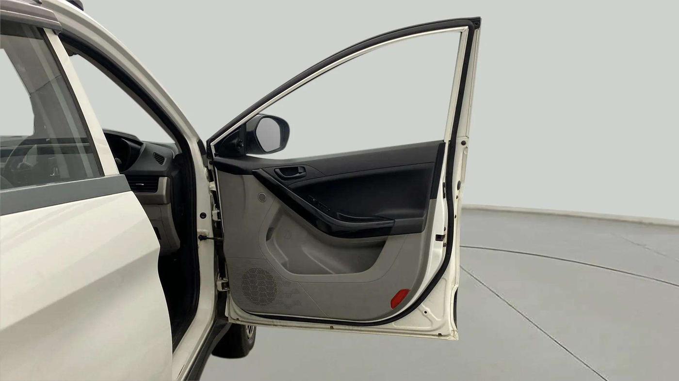 2019 Tata NEXON XM PETROL, Petrol, Manual, 43,911 km, RHS Front Door