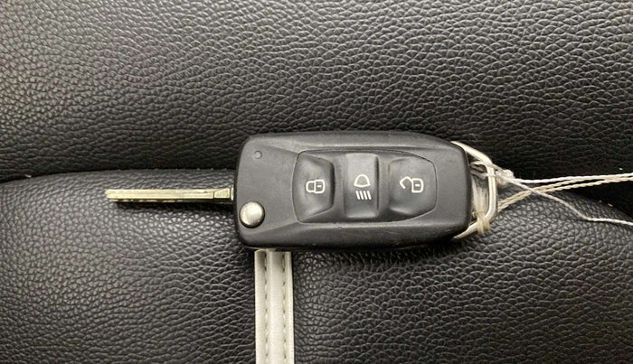 2019 Tata NEXON XM PETROL, Petrol, Manual, 43,818 km, Key Close Up